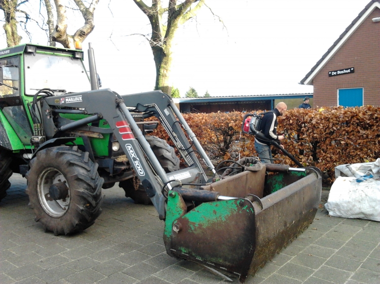 blad ruimen op het plein op 30 november 2013